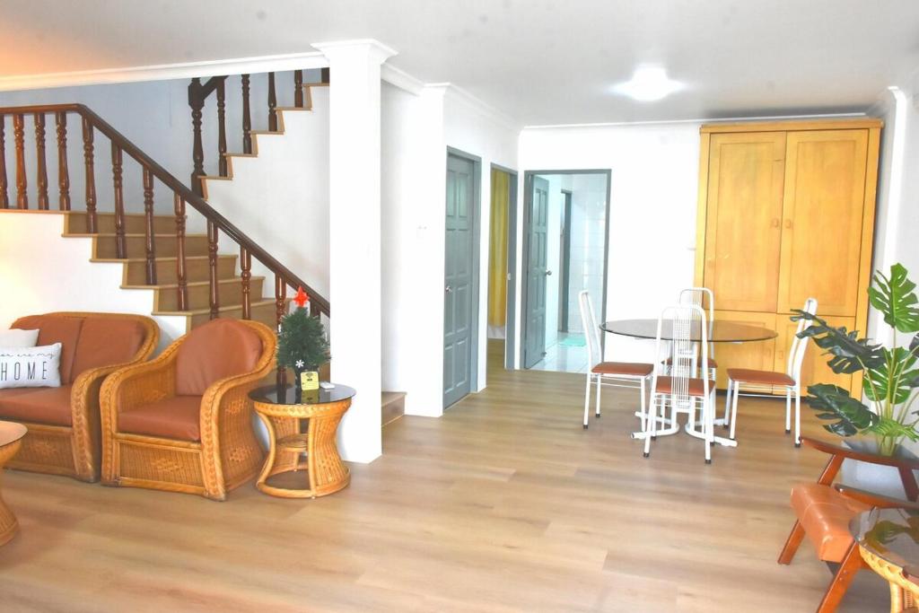 Posezení v ubytování Rain Tree Homestay