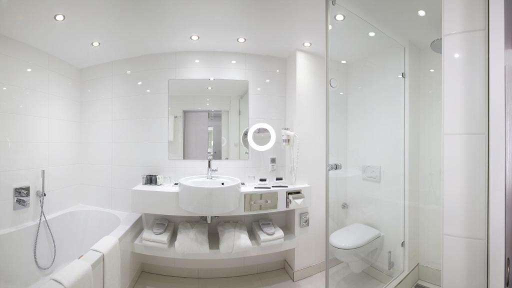 Koupelna v ubytování Van der Valk Hotel Hildesheim