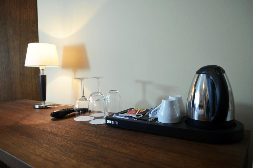 Příslušenství pro přípravu čaje a kávy v ubytování Hotel U Kvapilů