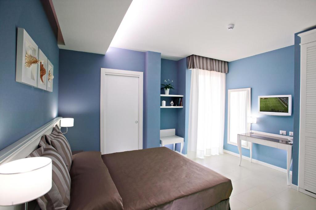 A television and/or entertainment centre at Hotel Nettuno