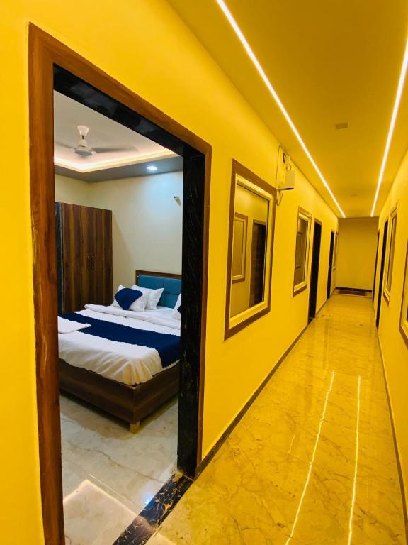 Postel nebo postele na pokoji v ubytování Hotel Agra YS Taj Hotel