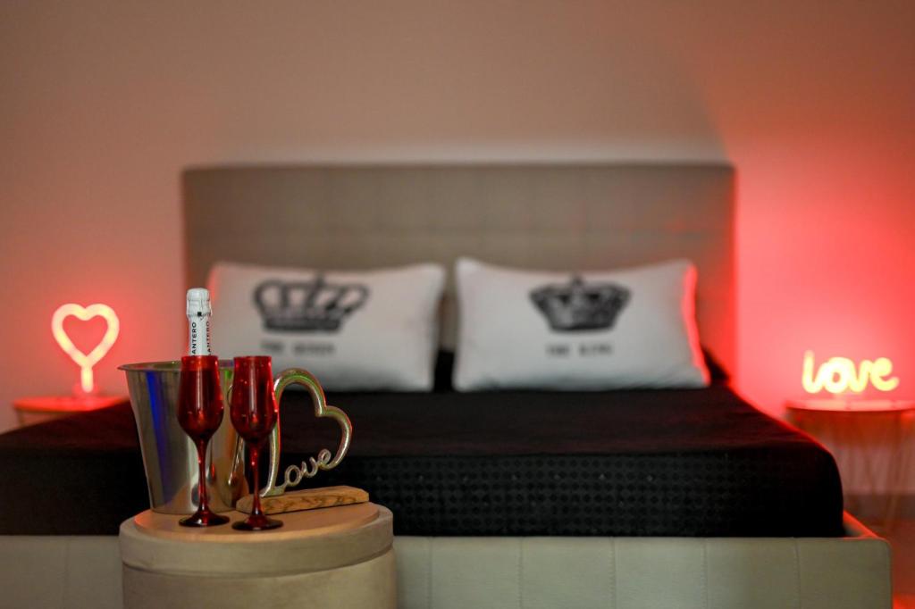 A bed or beds in a room at Momenti e wellness