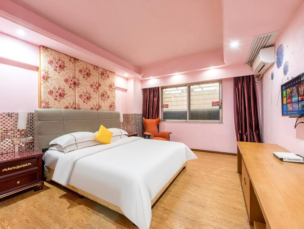 Postel nebo postele na pokoji v ubytování 7 Days Inn Foshan Lecong Furniture Branch