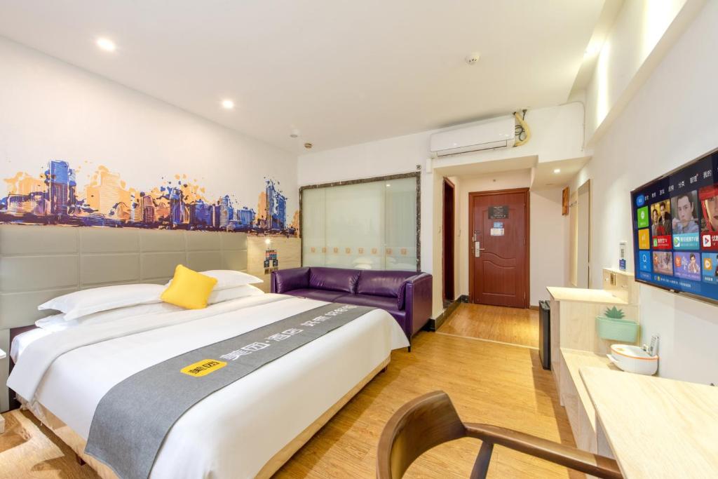 Postel nebo postele na pokoji v ubytování 7 Days Inn Foshan Lecong Furniture Branch