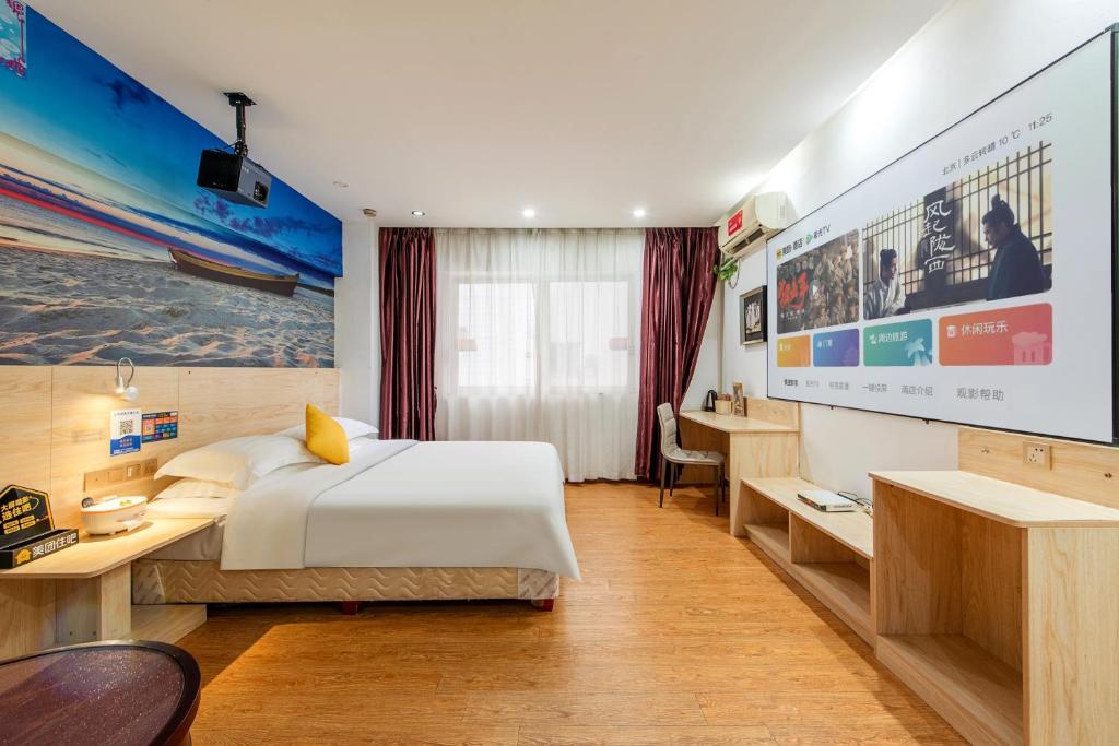 Postel nebo postele na pokoji v ubytování 7 Days Inn Foshan Lecong Furniture Branch