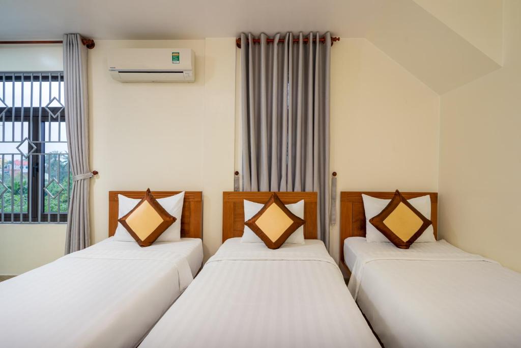 Postel nebo postele na pokoji v ubytování Sun Moon Riverside Hoi An