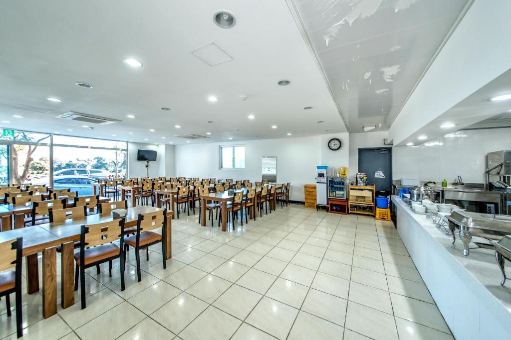 Restaurace v ubytování Jungmoon City Hotel & J-hill Hotel