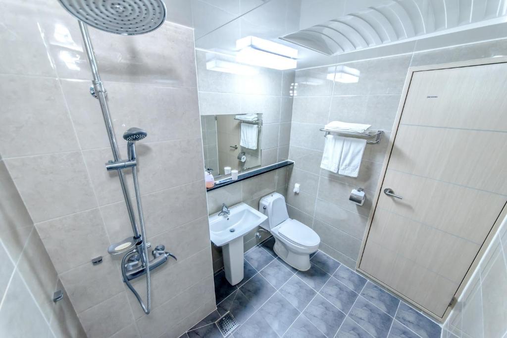 Koupelna v ubytování Jungmoon City Hotel & J-hill Hotel