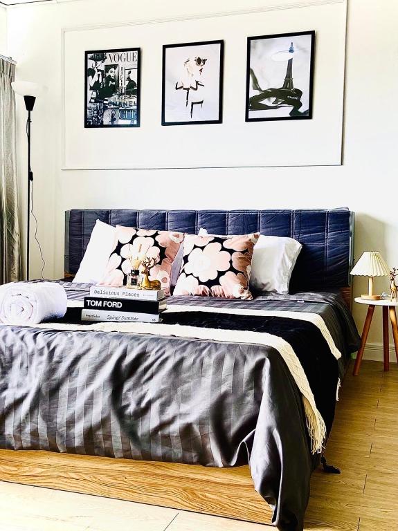 a bedroom with a bed with a blue headboard at Impact Arena C75fl by GoodRoom24 in Ban Song Hong