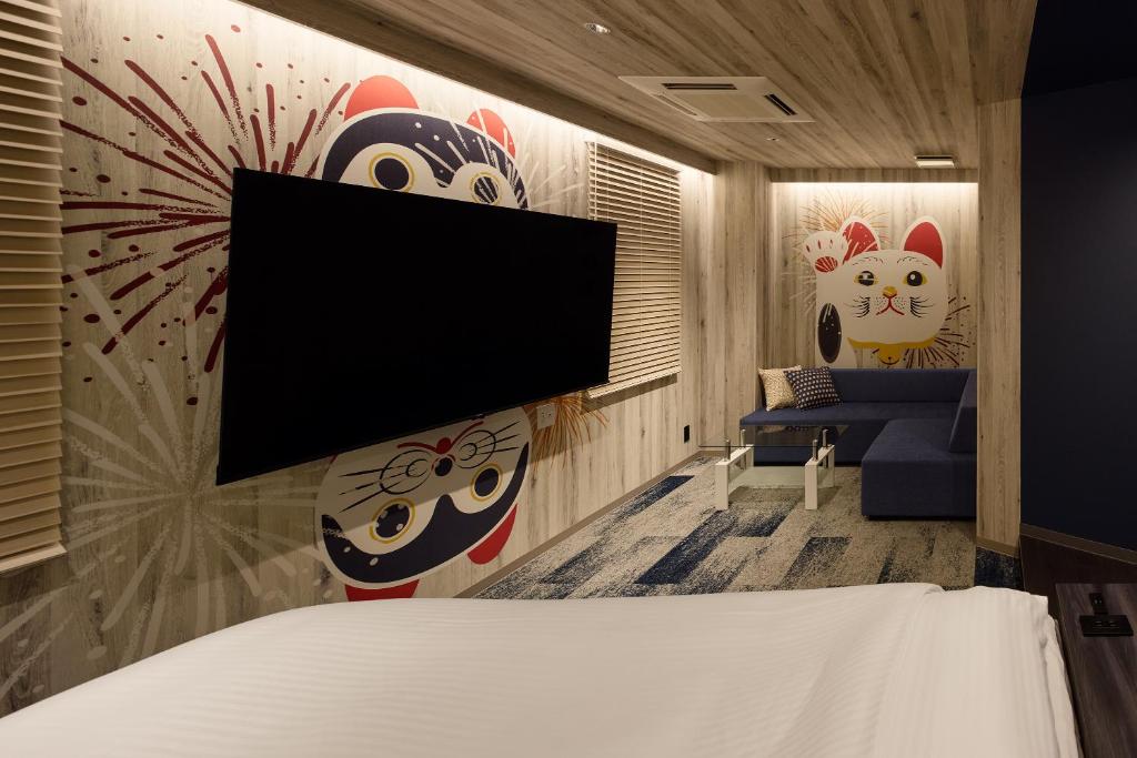 TV a/nebo společenská místnost v ubytování Nagoya Hotel HOQA Hanaironoyu
