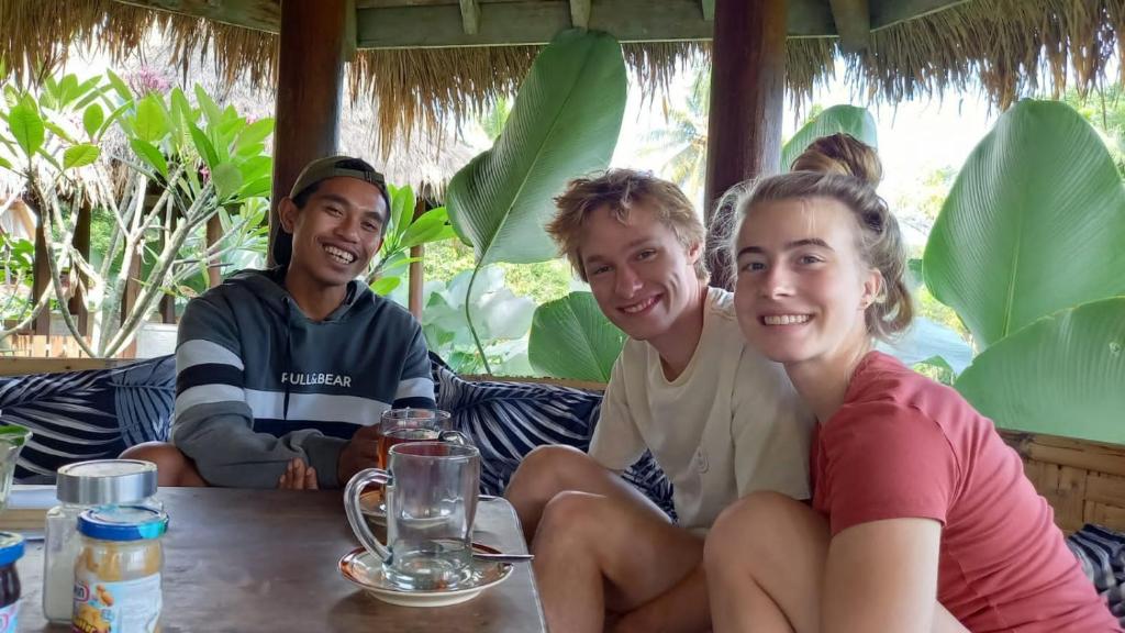 a group of three people sitting at a table at Mimi homestay-LOMBOK in Tetebatu