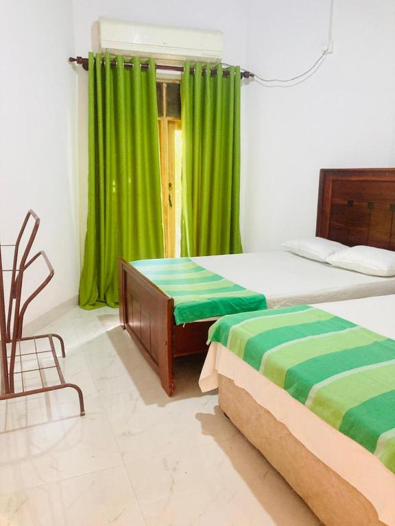 Postel nebo postele na pokoji v ubytování Vintage Rest Anuradhapura