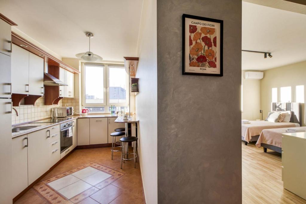Kuchyňa alebo kuchynka v ubytovaní Gama Home Kondratowicza18