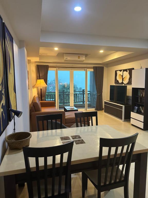 Kuchyň nebo kuchyňský kout v ubytování Top-Floor 1-Bedroom Ocean View Condo