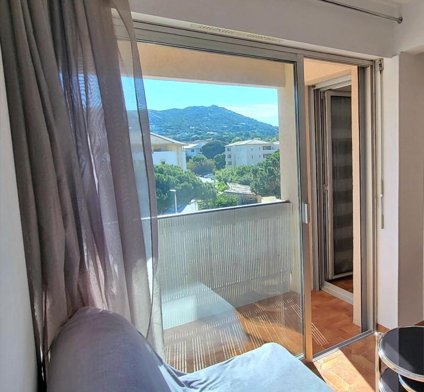 Nespecifikovaný výhled na hory nebo výhled na hory při pohledu z apartmánu