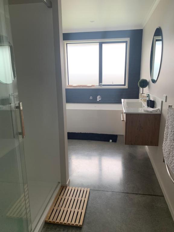 Modern and Spacious 4 bedroom Home only 2yo - Resim 11