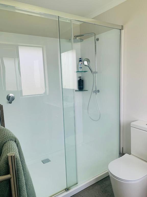 Modern and Spacious 4 bedroom Home only 2yo - Resim 8