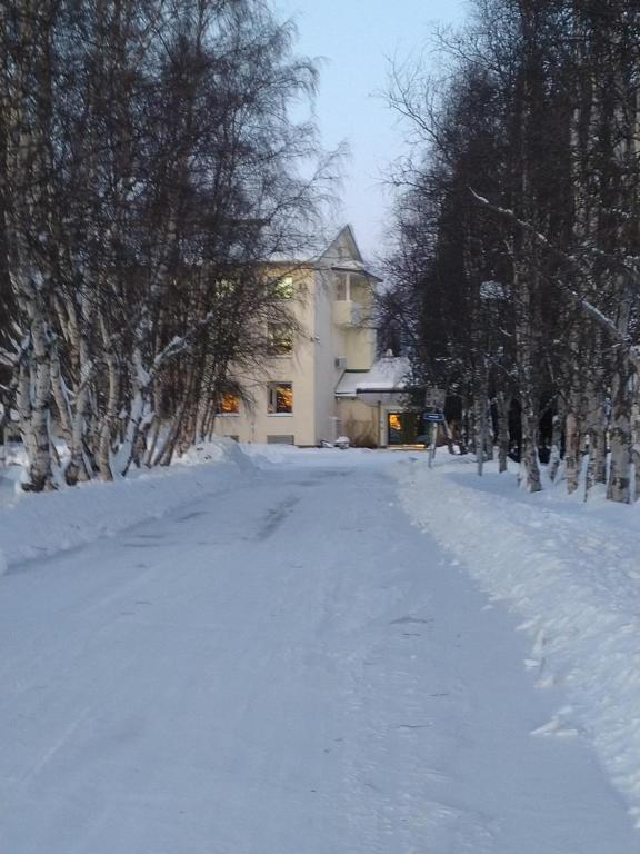 Grand Hostel Ivalo v zimě