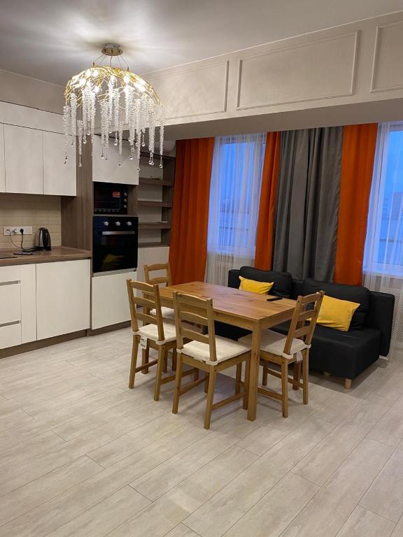 Kuchyň nebo kuchyňský kout v ubytování солнечная квартира в центре города