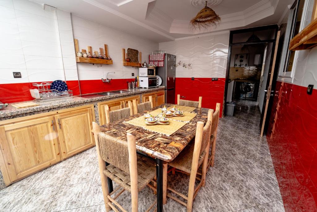 Kuchyň nebo kuchyňský kout v ubytování Tigmi Ossmon Hostel
