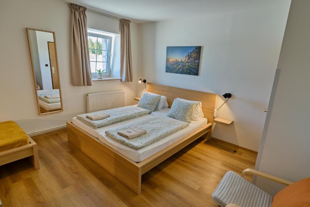 Postel nebo postele na pokoji v ubytování Pension Korýtko