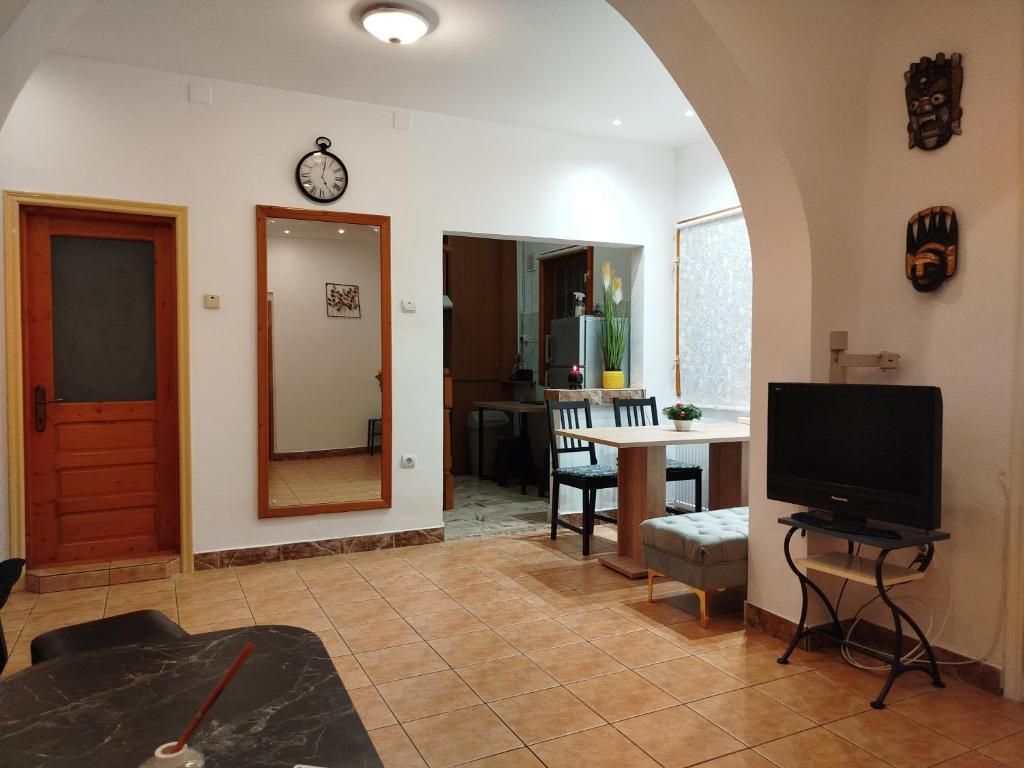TV a/nebo společenská místnost v ubytování Central Victoriei Guesthouse