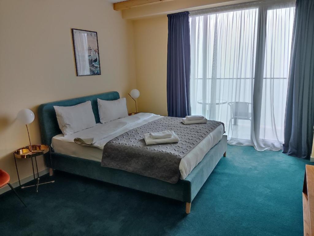 Postel nebo postele na pokoji v ubytování New Gudauri Atrium 211