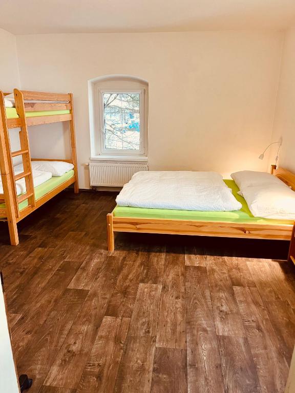 Postel nebo postele na pokoji v ubytování Chalupa Měděnecká