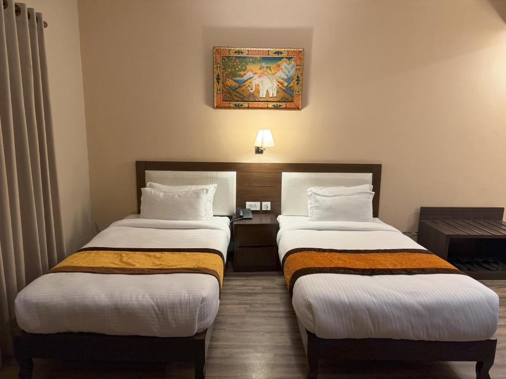 Postel nebo postele na pokoji v ubytování Hotel Shuman, Boudha