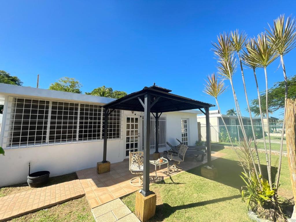 Aed väljaspool majutusasutust Cozy house with sea view!