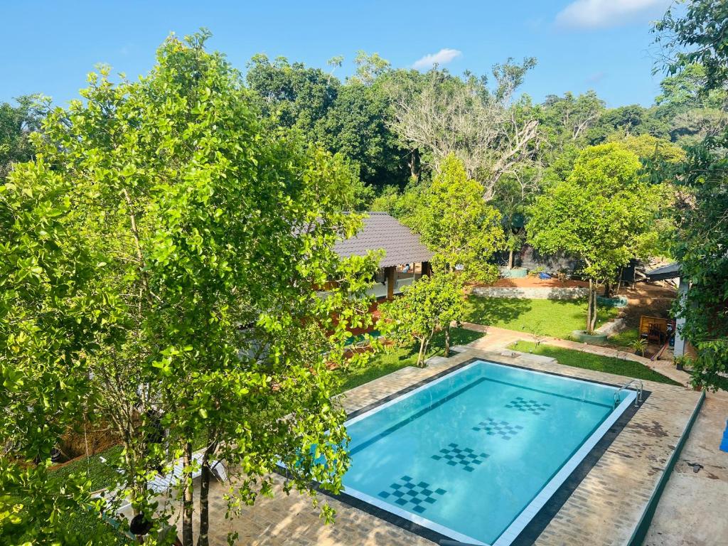 Bazén v ubytování Maapagala Resort Sigiriya nebo v jeho okolí