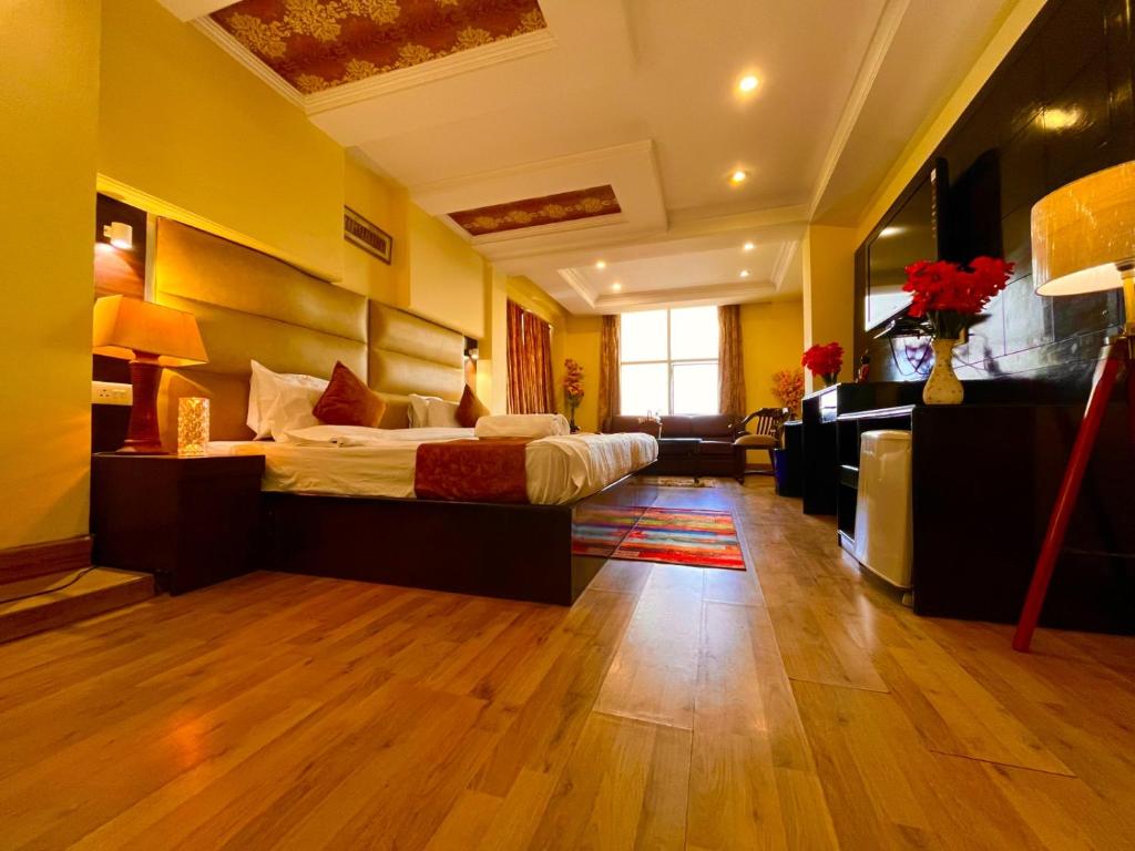 Postel nebo postele na pokoji v ubytování Hotel The Rio, Haridwar