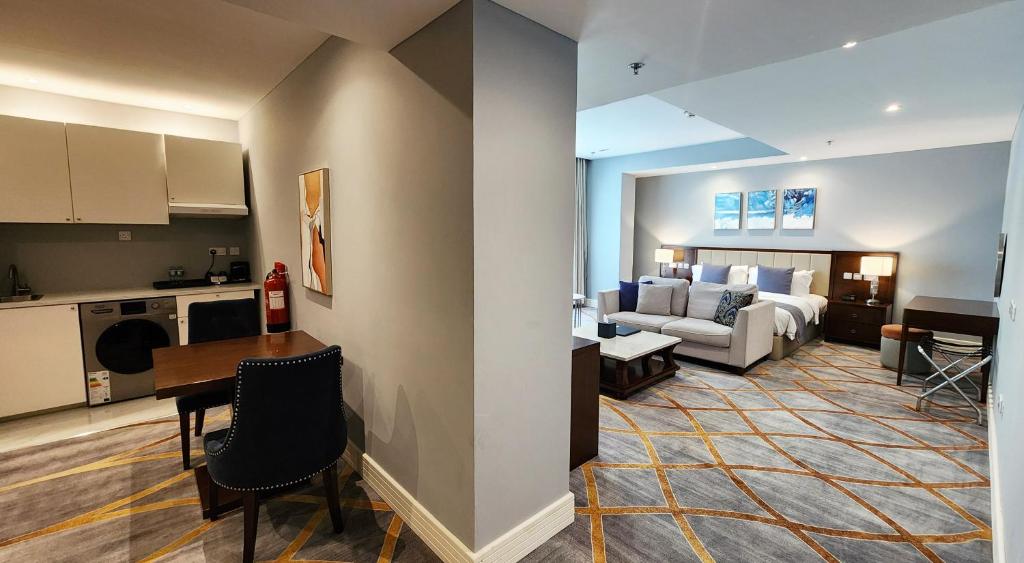 Ένα ή περισσότερα κρεβάτια σε δωμάτιο στο Sherao Hotel Doha فندق شراعوه الدوحة