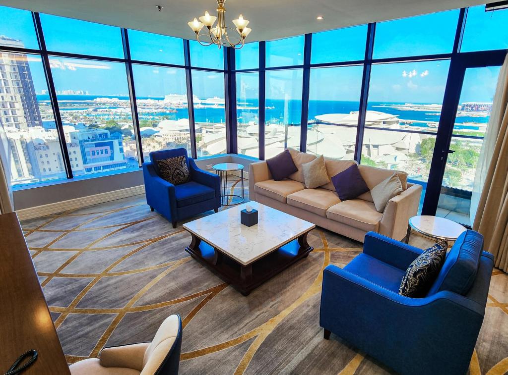 Χώρος καθιστικού στο Sherao Hotel Doha فندق شراعوه الدوحة