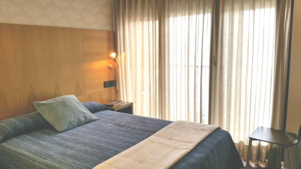 Isla Nova Hotel - Single Room With Shower