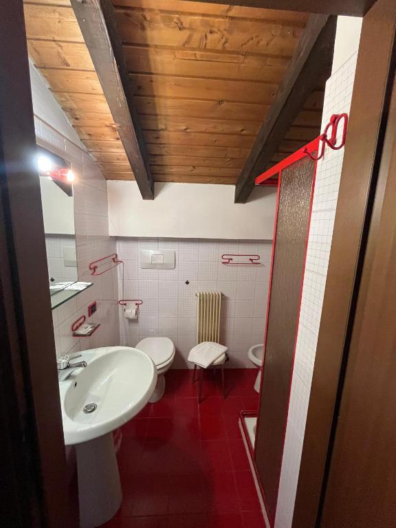 Koupelna v ubytování Hotel Isabel