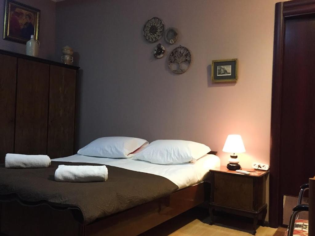 Postel nebo postele na pokoji v ubytování The Sindh Hostel Tbilisi