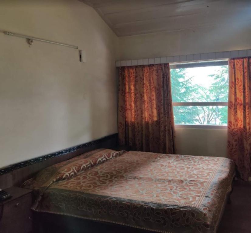 Postel nebo postele na pokoji v ubytování Hotel Saras Manali