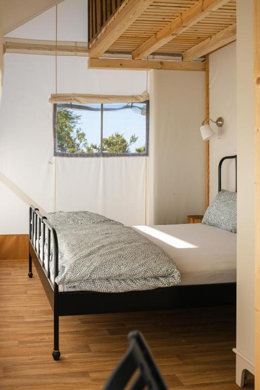 Postel nebo postele na pokoji v ubytování Glamping Kolpa Resort