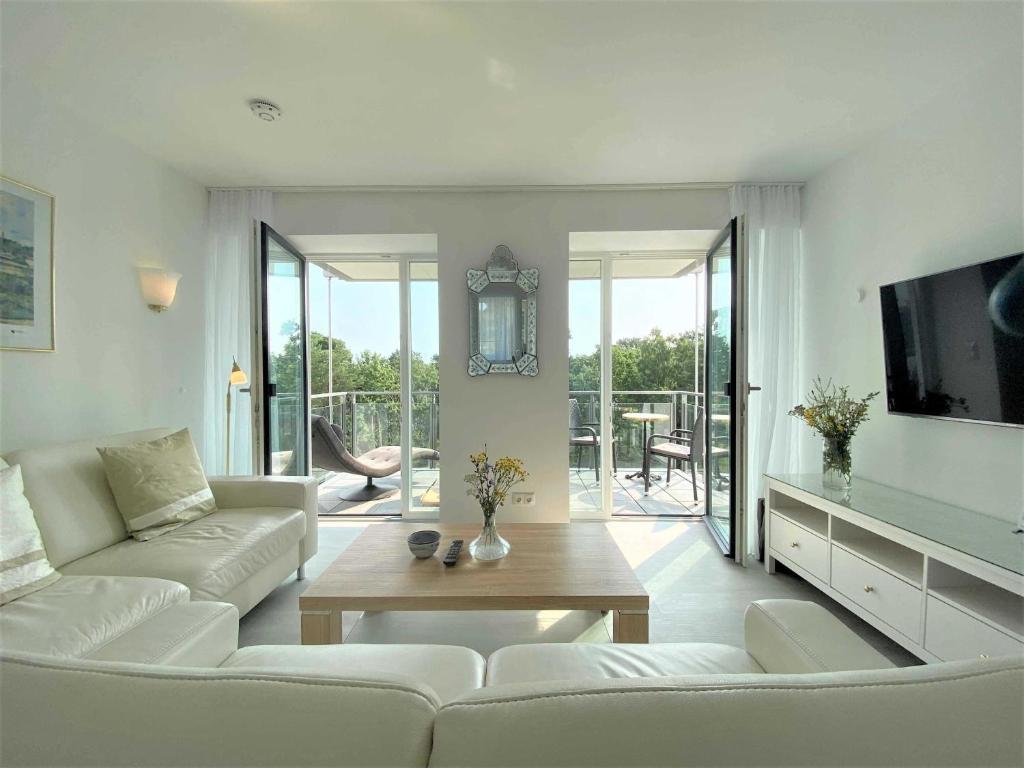 Et tv og/eller underholdning på Strandläufer mit Meerblick und Balkon