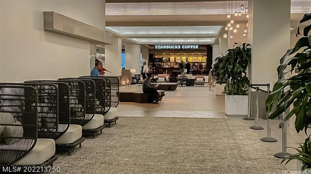 Posezení v ubytování Stunning Ala Moana 25th FL in Honolulu