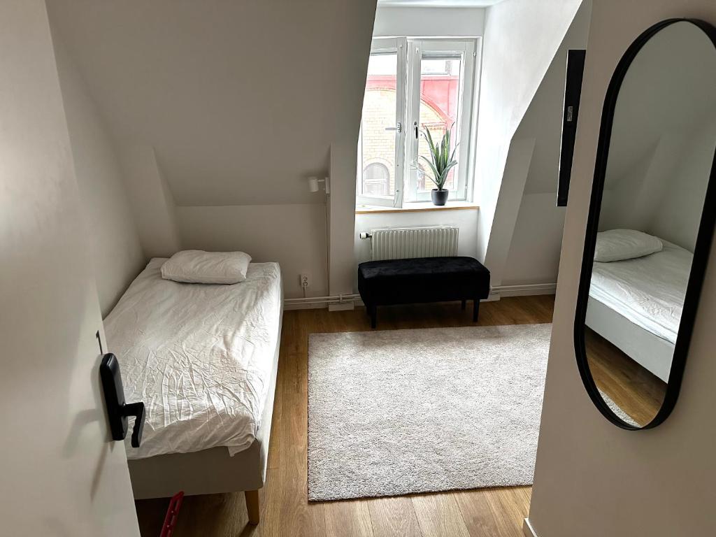 Postel nebo postele na pokoji v ubytování Attic Hostel
