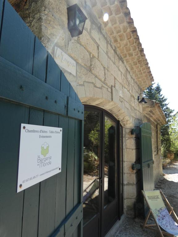 Fotografie z fotogalerie ubytování Chambre d'hôtes dans une ancienne bergerie - La Bergerie du Monde v destinaci Les Angles Gard