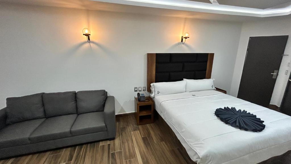 Postel nebo postele na pokoji v ubytování Hotel ANB Aeropuerto Guadalajara