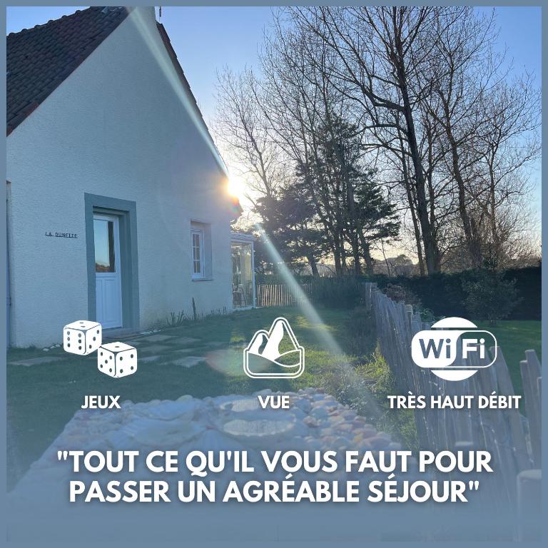 une maison blanche où le soleil brille sur une cour dans l'établissement La Dunette, à Cucq