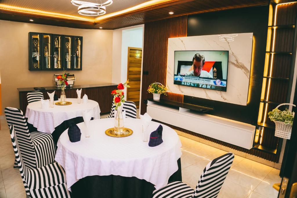 TV a/nebo společenská místnost v ubytování One Click Apartment