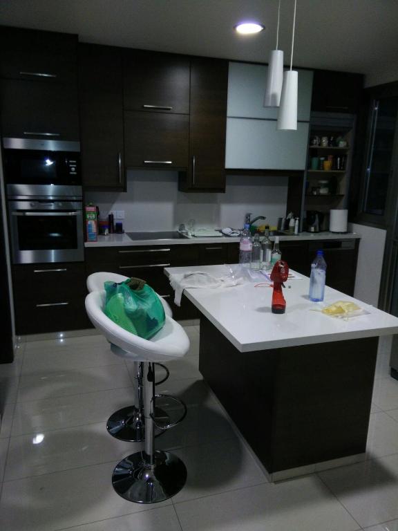Kuchyň nebo kuchyňský kout v ubytování Aplus living in modern sparkling house with full privacy and WiFi