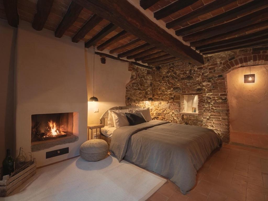 Giường trong phòng chung tại Borgo di Sotto Tuscany - Luxury Holiday Home