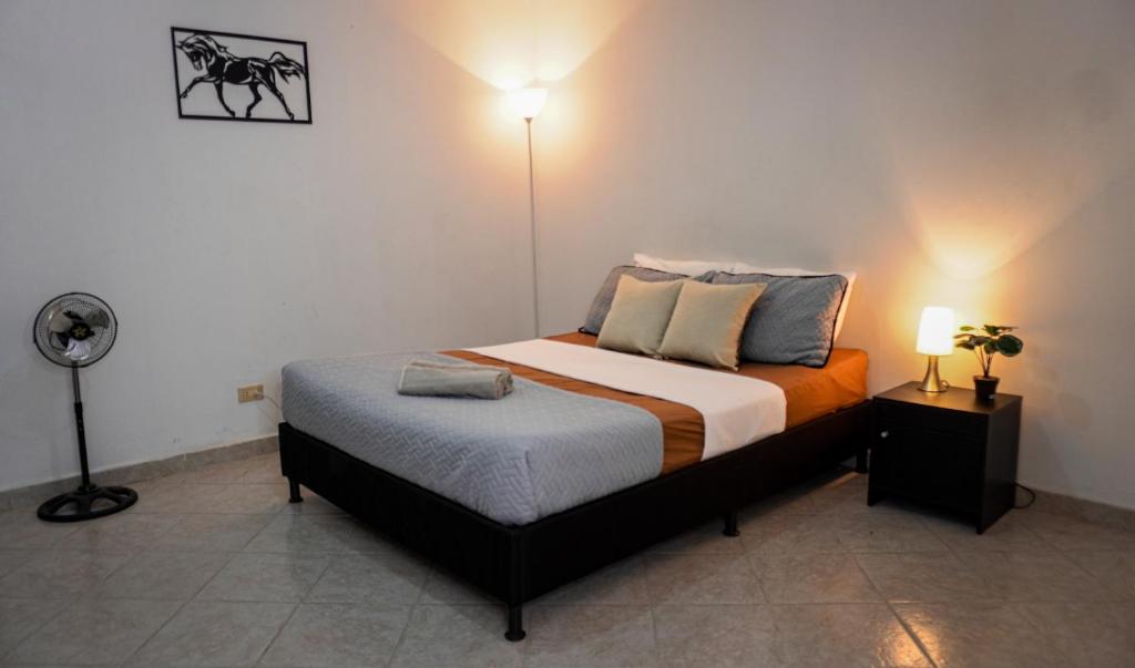 Giường trong phòng chung tại Casa MoraZ