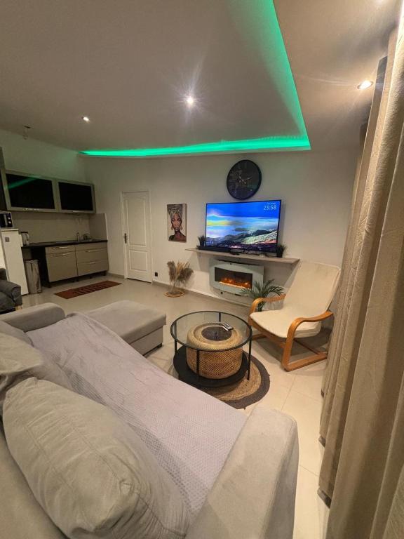 Jacuzzi House - 1-Bed & Parking - Villemomble, Paris - Error
